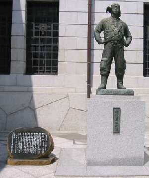 Статуя пилота-камикадзэ